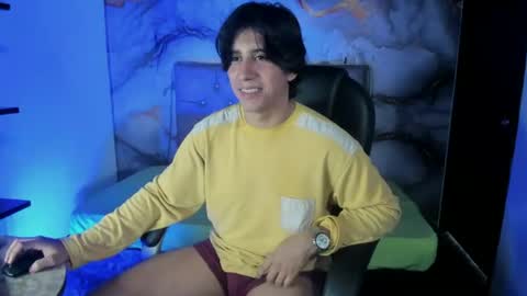 Snapshot of alex_cano chatting on 06/29/26, 12:49 alex online show from 06/29/26, 12:49