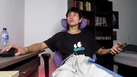 alex_connorr online show from 11/18/25, 03:12