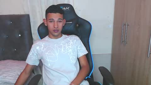 Snapshot of alex_diorrr chatting on 01/12/25, 12:39 Alex online show from 01/12/25, 12:39