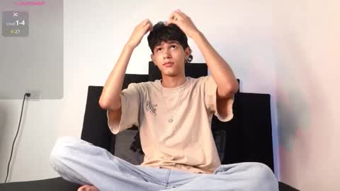 Snapshot of alex_mark_ chatting on 12/18/25, 01:06 alex_mark_ online show from 12/18/25, 01:06