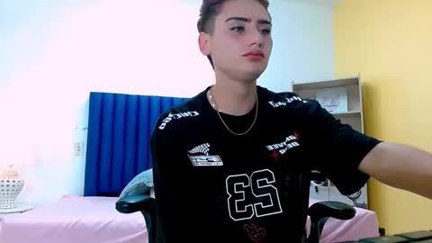 Snapshot of alex_millerss chatting on 12/16/25, 01:54 ALEX online show from 12/16/25, 01:54