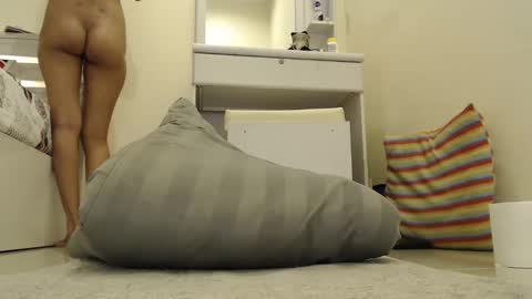 Snapshot of alex_nicha chatting on 12/04/24, 04:43 Nicha online show from 12/04/24, 04:43