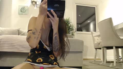 Snapshot of alex_nicha chatting on 01/17/25, 04:04 Nicha online show from 01/17/25, 04:04