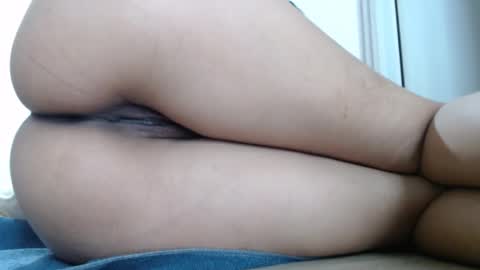 Snapshot of alex_nicha chatting on 10/19/25, 04:35 Nicha online show from 10/19/25, 04:35