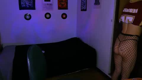 Alex online show from 12/05/25, 01:47