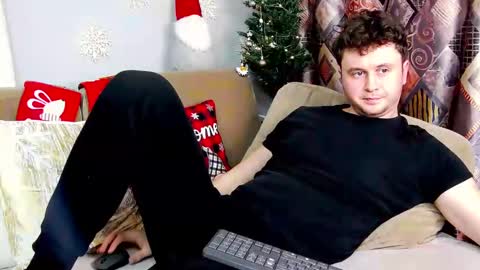 Snapshot of alex_onelove chatting on 12/17/24, 08:21 Alex online show from 12/17/24, 08:21