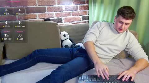 Snapshot of alex_onelove chatting on 10/27/25, 06:56 Alex online show from 10/27/25, 06:56