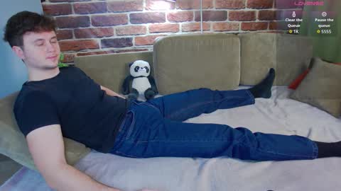 Snapshot of alex_onelove chatting on 12/05/25, 05:49 Alex online show from 12/05/25, 05:49