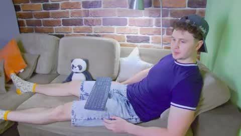 Snapshot of alex_onelove chatting on 06/14/26, 12:51 Alex online show from 06/14/26, 12:51