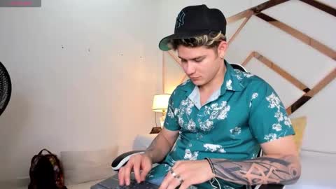 Snapshot of alex_pierce_ chatting on 02/26/26, 07:24 Alex online show from 02/26/26, 07:24