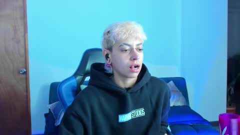 Residente0xxx online show from 11/15/25, 12:13