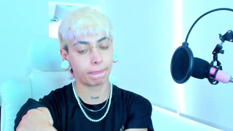 Residente0xxx online show from 11/19/25, 06:08