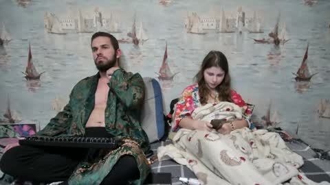 Alex and Sarah online show from 10/28/25, 09:17