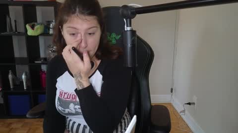 dont be afraid to click social media link its  working  just click on that  online show from 10/20/25, 08:53