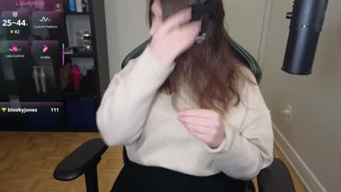 dont be afraid to click social media link its  working  just click on that  online show from 11/06/25, 12:22