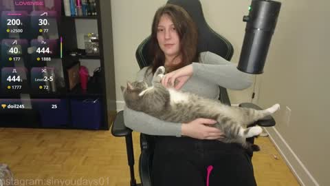 dont be afraid to click social media link its  working  just click on that  online show from 11/07/25, 12:32