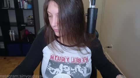 dont be afraid to click social media link its  working  just click on that  online show from 11/13/25, 11:58