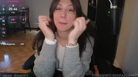Snapshot of alexa_dream chatting on 01/06/26, 09:18 dont be afraid to click social media link its working just click on that online show from 01/06/26, 09:18