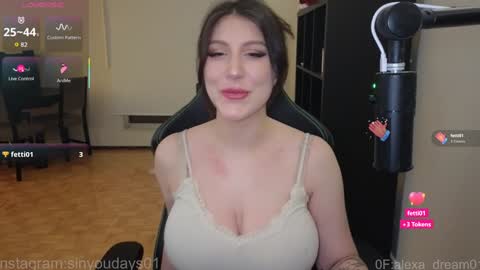 Snapshot of alexa_dream chatting on 01/18/26, 02:37 dont be afraid to click social media link its working just click on that online show from 01/18/26, 02:37