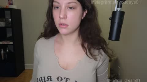 Snapshot of alexa_dream chatting on 02/06/26, 10:57 dont be afraid to click social media link its working just click on that online show from 02/06/26, 10:57