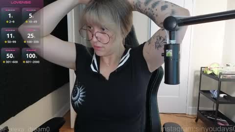 Snapshot of alexa_dream chatting on 06/04/26, 05:30 dont be afraid to click social media link its working just click on that online show from 06/04/26, 05:30
