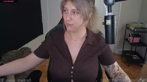 Snapshot of alexa_dream chatting on 06/13/26, 01:14 dont be afraid to click social media link its working just click on that online show from 06/13/26, 01:14