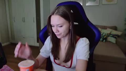 Snapshot of alexa_feels chatting on 07/03/26, 04:24 Little Duck homie online show from 07/03/26, 04:24