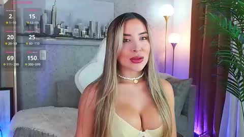 Alejandra online show from 10/20/25, 12:33
