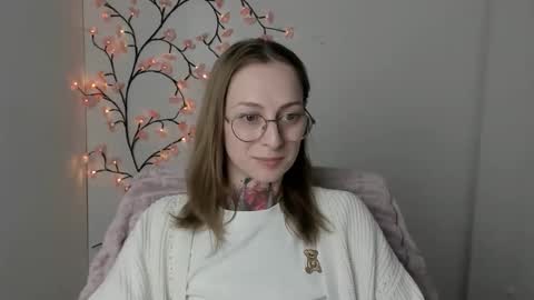 Snapshot of alexa_kittie chatting on 05/19/26, 01:56 Alexa online show from 05/19/26, 01:56
