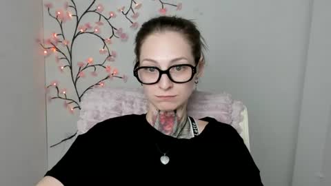 Snapshot of alexa_kittie chatting on 06/24/26, 11:53 Alexa online show from 06/24/26, 11:53