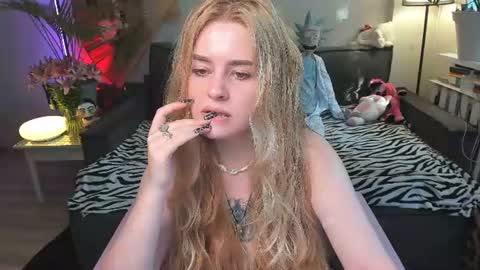Snapshot of alexa_pirs chatting on 07/10/26, 02:52 alexa_pirs online show from 07/10/26, 02:52