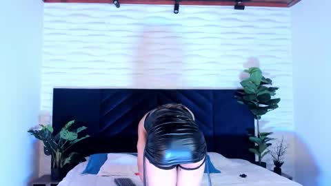 alexa_vandercloude online show from 10/18/25, 08:53