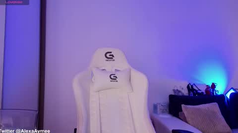 Snapshot of alexaaimee chatting on 10/30/25, 09:37 Alexa online show from 10/30/25, 09:37