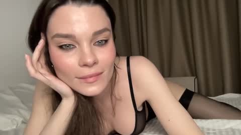Snapshot of alexalex2095 chatting on 04/10/26, 08:02 Ember Valentine online show from 04/10/26, 08:02