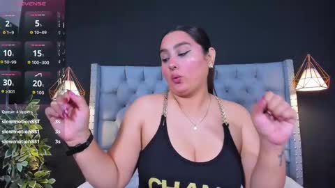 Snapshot of alexamora__ chatting on 09/13/25, 11:32 C A M I L A  online show from 09/13/25, 11:32