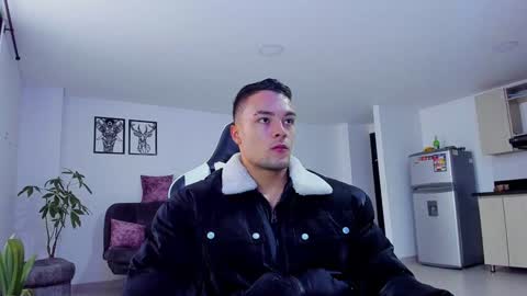 Alex Collin online show from 01/08/25, 01:52