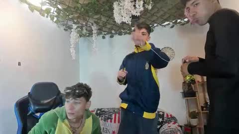 chicos hot online show from 10/28/25, 02:53