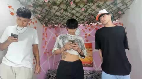 chicos hot online show from 12/19/25, 07:21