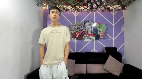 chicos hot online show from 04/21/26, 01:28