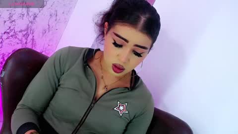 Snapshot of alexandra_evanz chatting on 02/22/25, 10:18 Alexandra Spellman online show from 02/22/25, 10:18