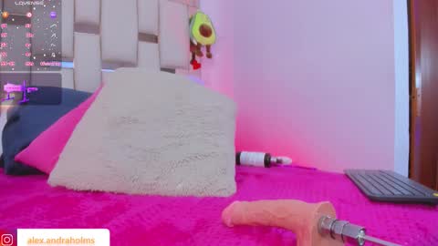 Snapshot of alexandra_holms1 chatting on 11/08/25, 10:30 alexandra_holms1 online show from 11/08/25, 10:30