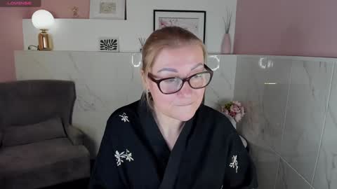 Snapshot of alexandra_kind chatting on 12/26/24, 04:47 Alexandra online show from 12/26/24, 04:47