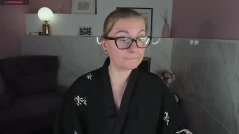 Snapshot of alexandra_kind chatting on 01/16/25, 03:23 Alexandra online show from 01/16/25, 03:23