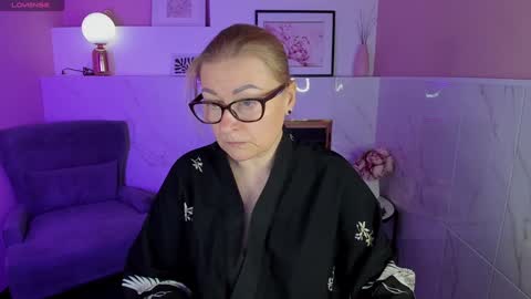 Snapshot of alexandra_kind chatting on 01/19/25, 01:22 Alexandra online show from 01/19/25, 01:22