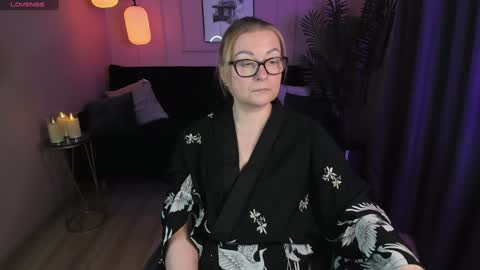 Snapshot of alexandra_kind chatting on 01/21/25, 12:46 Alexandra online show from 01/21/25, 12:46