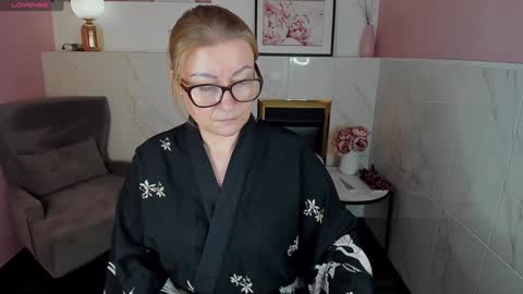 Snapshot of alexandra_kind chatting on 01/30/25, 08:42 Alexandra online show from 01/30/25, 08:42