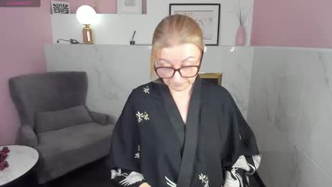 Snapshot of alexandra_kind chatting on 02/13/25, 03:50 Alexandra online show from 02/13/25, 03:50