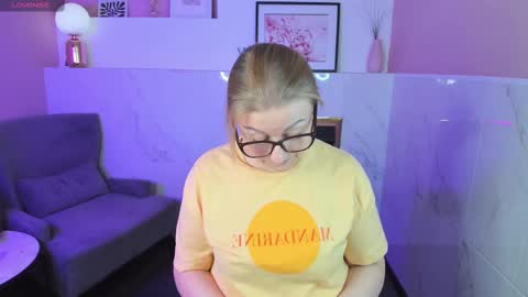 Snapshot of alexandra_kind chatting on 02/23/25, 08:49 Alexandra online show from 02/23/25, 08:49