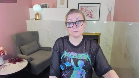 Snapshot of alexandra_kind chatting on 02/27/25, 06:18 Alexandra online show from 02/27/25, 06:18