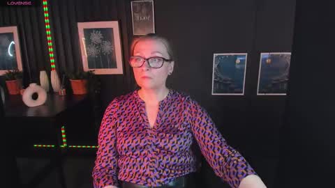 Snapshot of alexandra_kind chatting on 03/05/25, 10:44 Alexandra online show from 03/05/25, 10:44